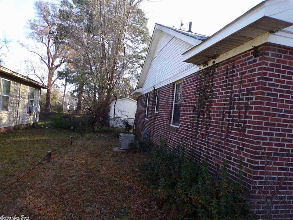 2nd image of 1711 S Hickory St