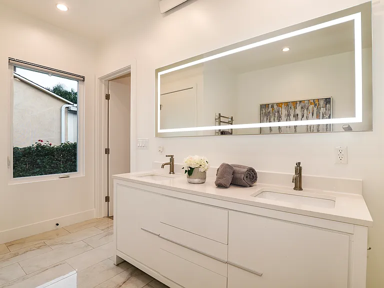15122 Morrison St — Photo 5