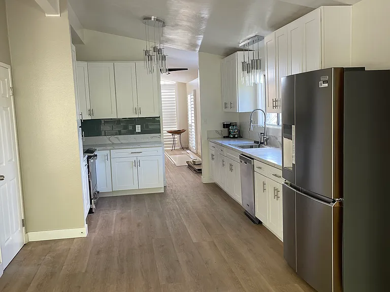 3225 Lloyd St — Photo 4