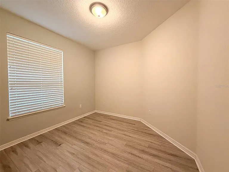 12947 Runswick Ave — Photo 26