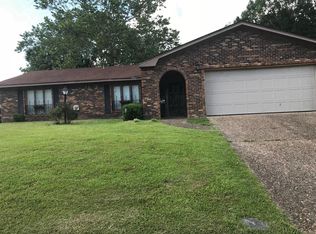 17 Smugglers Ln, Pine Bluff, AR 71603