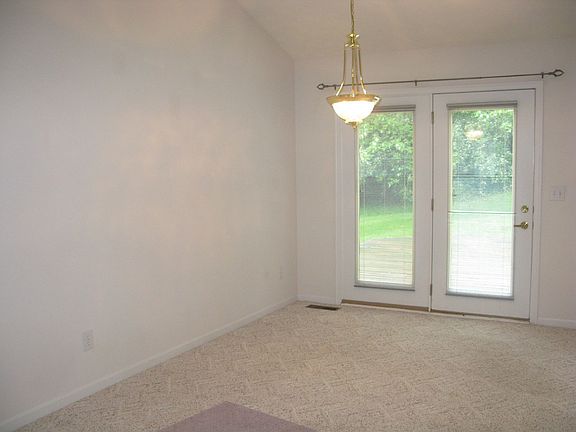 2nd image of 385 Wyndham Dr