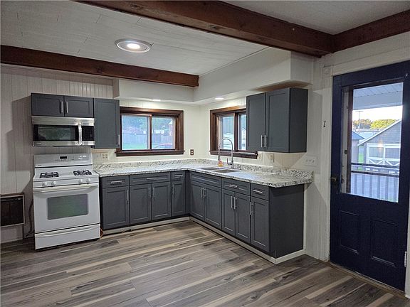 4th image of 133 Brown St