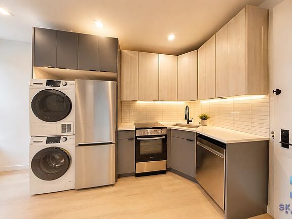 2nd image of 83 Beadel St #2A