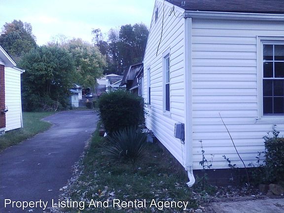 3rd image of 1205 Flora Ave