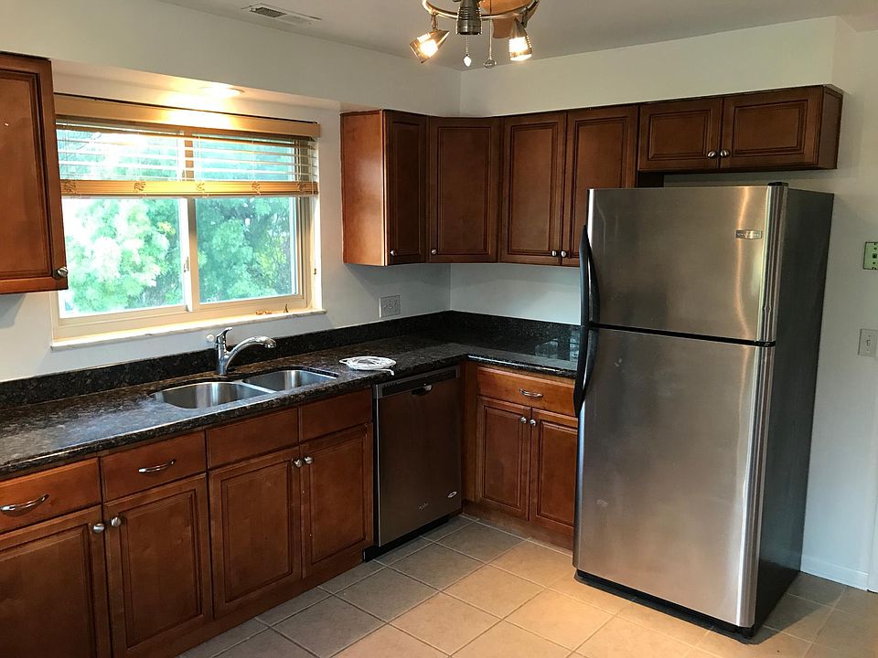 1st image of 3565 Edgeview Dr #2