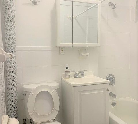 5th image of 18 N Moore St #4F2