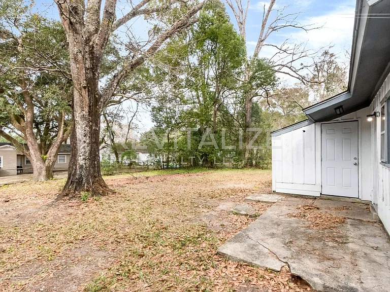 1165 Barker Dr W — Photo 17