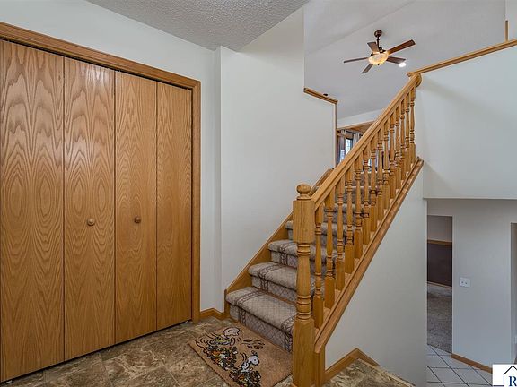 3rd image of 140 Peggy Ln