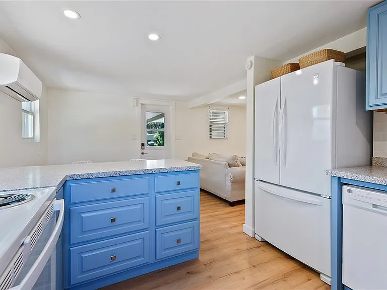 2311 Waldemere St #B — Photo 5