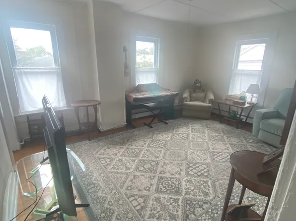 114 Main St, Sayville, NY 11782