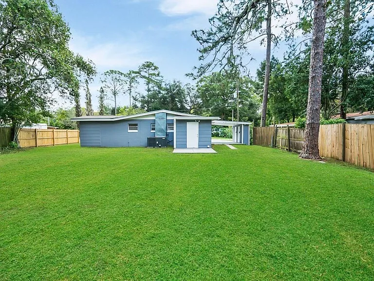 2926 W Brackridge Blvd — Photo 1