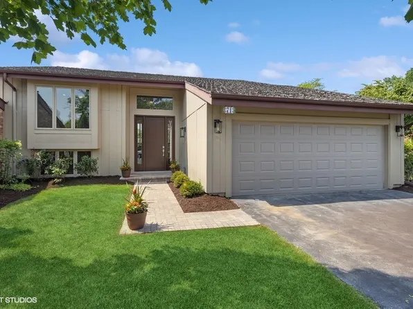 71 Briarwood Cir, Oak Brook, IL 60523