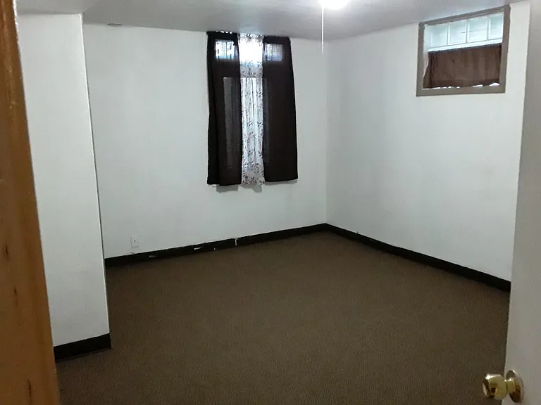 415 1/2 E Sherman St #C — Photo 4