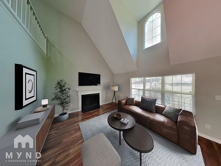 1929 Teddington Dr — Photo 2