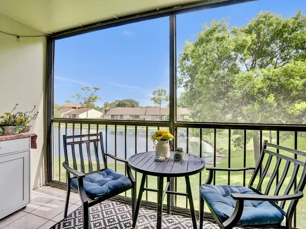 608 Sea Pine Way #E2, Greenacres, FL 33415
