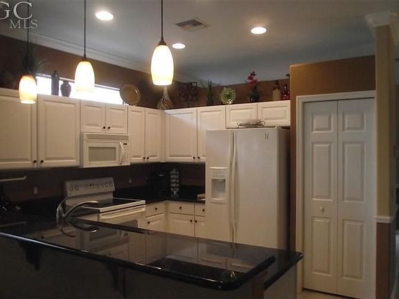 5th image of 8177 Woodridge Pointe Dr