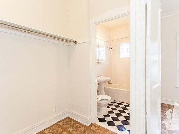 5th image of 4603 N Lincoln Ave
