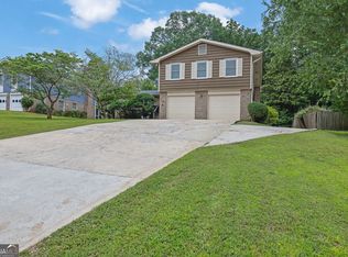4457 Huntshire Dr, Stone Mountain, GA 30083
