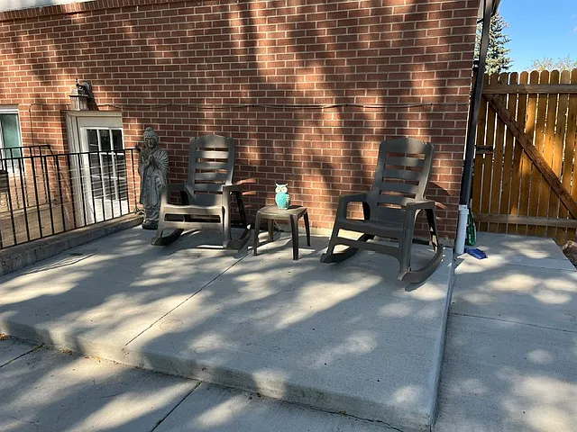 1046 W 102nd Ave