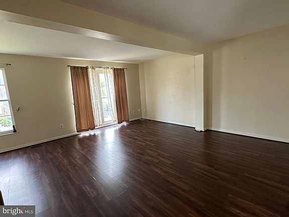 3rd image of 108 Steven Ln