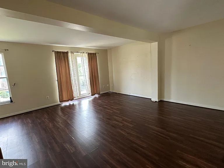 108 Steven Ln — Photo 3