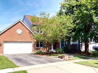 620 Waterfall Ln, Elgin, IL 60124