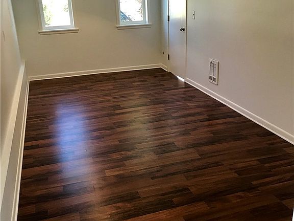 4th image of 2421 S 142nd St