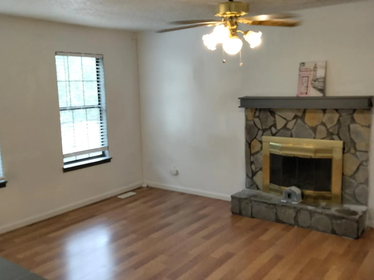 4 bed, 1500 sqft, $2,275 — Photo 3