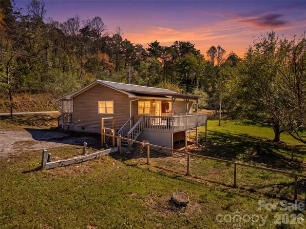 323 Joe Moody Rd, Warne, NC 28909