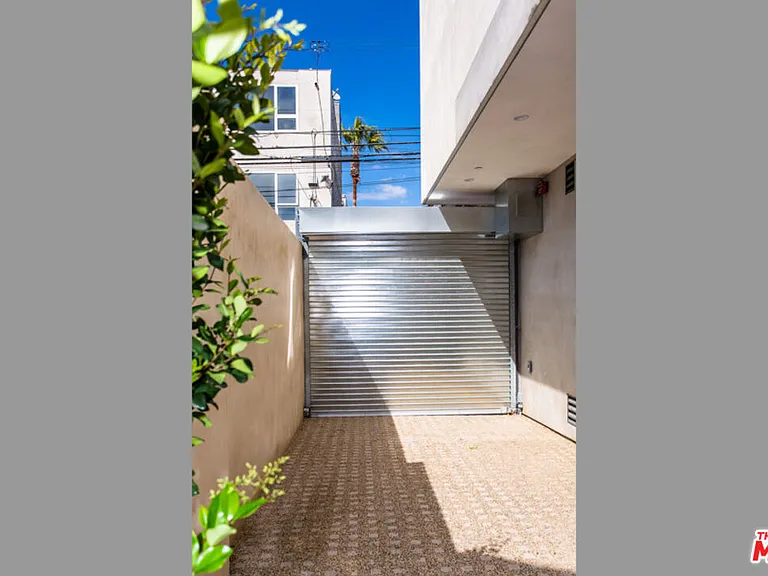 1217 Cabrillo Ave — Photo 40