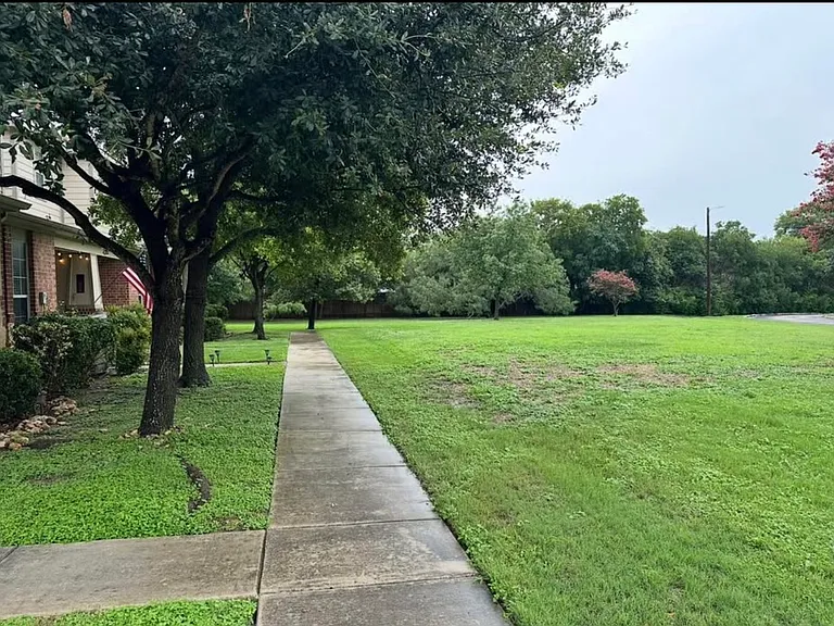 2502 Grayson Way — Photo 2