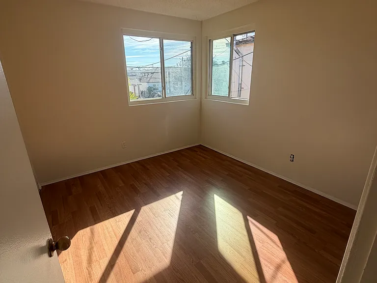925 Carob Way #7 — Photo 5