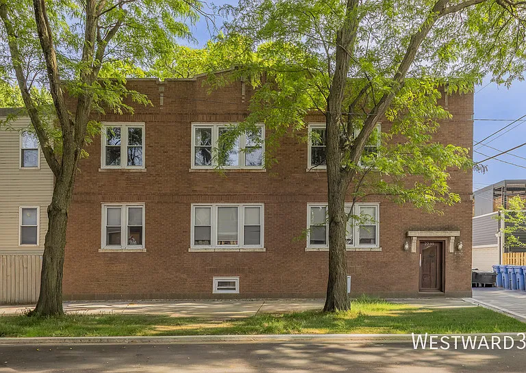 2239 W Cornelia Ave #2 — Photo 1