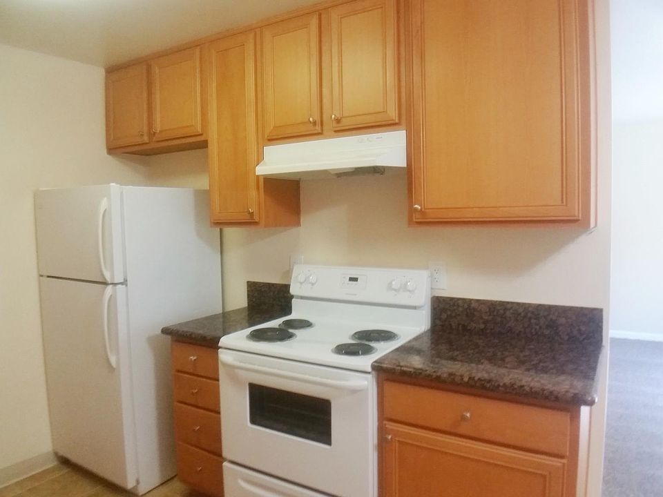 1st image of 900 Palm Ave APT 3R