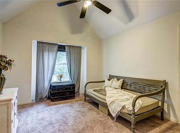 4th image of 209 W 81st St