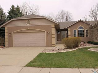 4900 S Glenview Rd, Sioux Falls, SD 57108