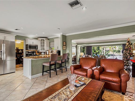 2nd image of 117 Almar Dr