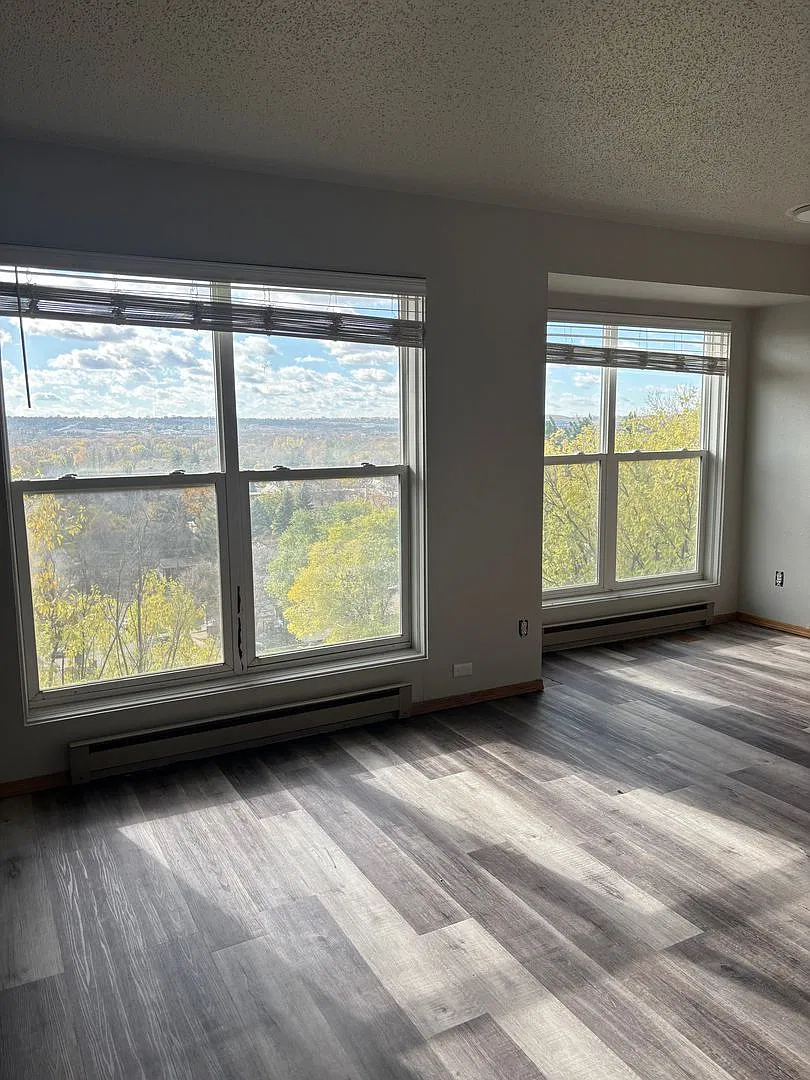 2 Bedroom Apartment — Photo 3