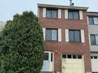 7 Rollins Ct, Merrimack, NH 03054
