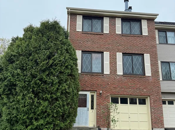 7 Rollins Ct, Merrimack, NH 03054