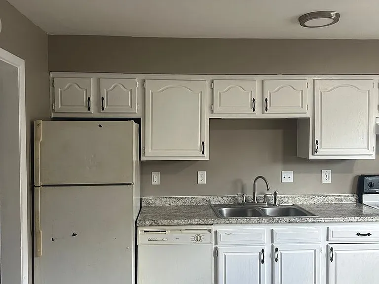 5907 Staughton Dr — Photo 22