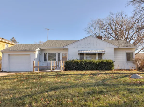 418 E 5th St S, Newton, IA 50208