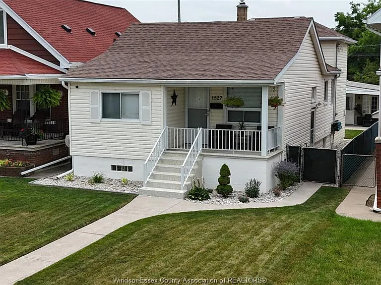 1527 Pierre Ave — Photo 1