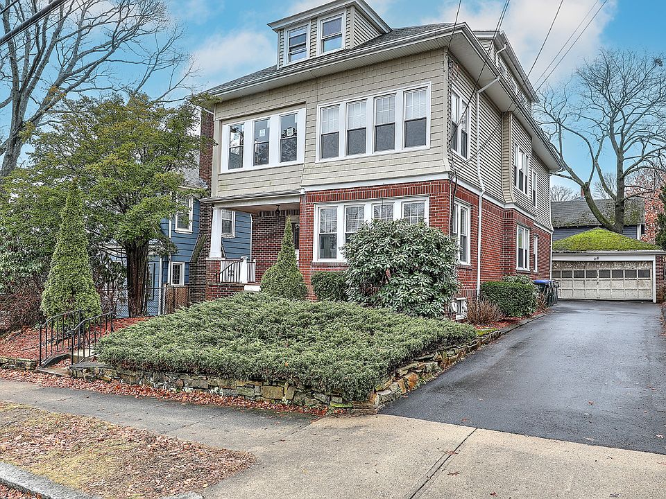 1st image of 115 Lauriston St E