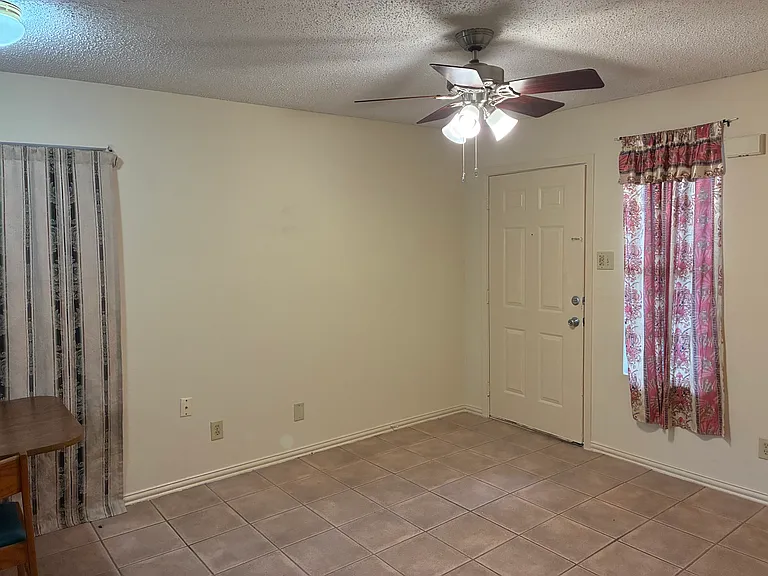 1219 Truman Ln — Photo 24