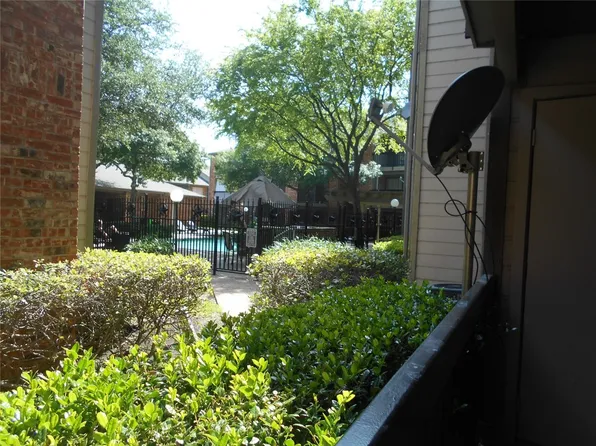 18333 Roehampton Dr APT 218, Dallas, TX 75252