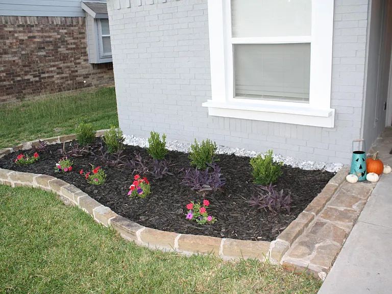2518 Highdale Dr — Photo 3