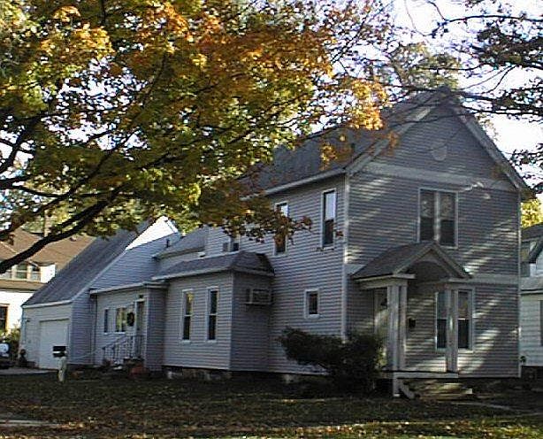 910 Price St.