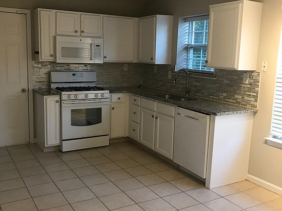 5th image of 1715 Stoneoak Cir